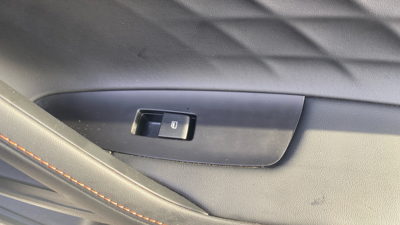 MG HS 1.5 T-GDI Trophy 5dr DCT Petrol Hatchback